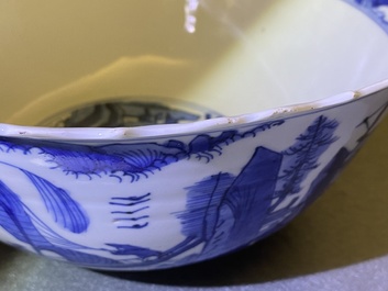 Un bol en porcelaine de Chine en bleu et blanc &agrave; d&eacute;cor d'un paysage au pagode, Wanli